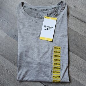 NWT Reebok men's M Polyspandex sport  Performance gray Crew Neck T-Shirt